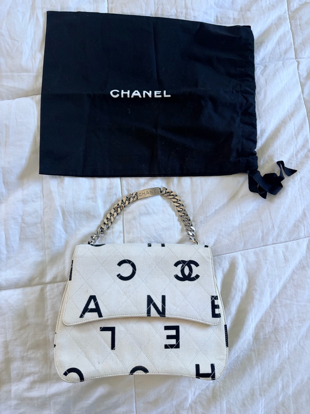 CHANEL RARE White Quilted Logo Chain Shoulder Hobo